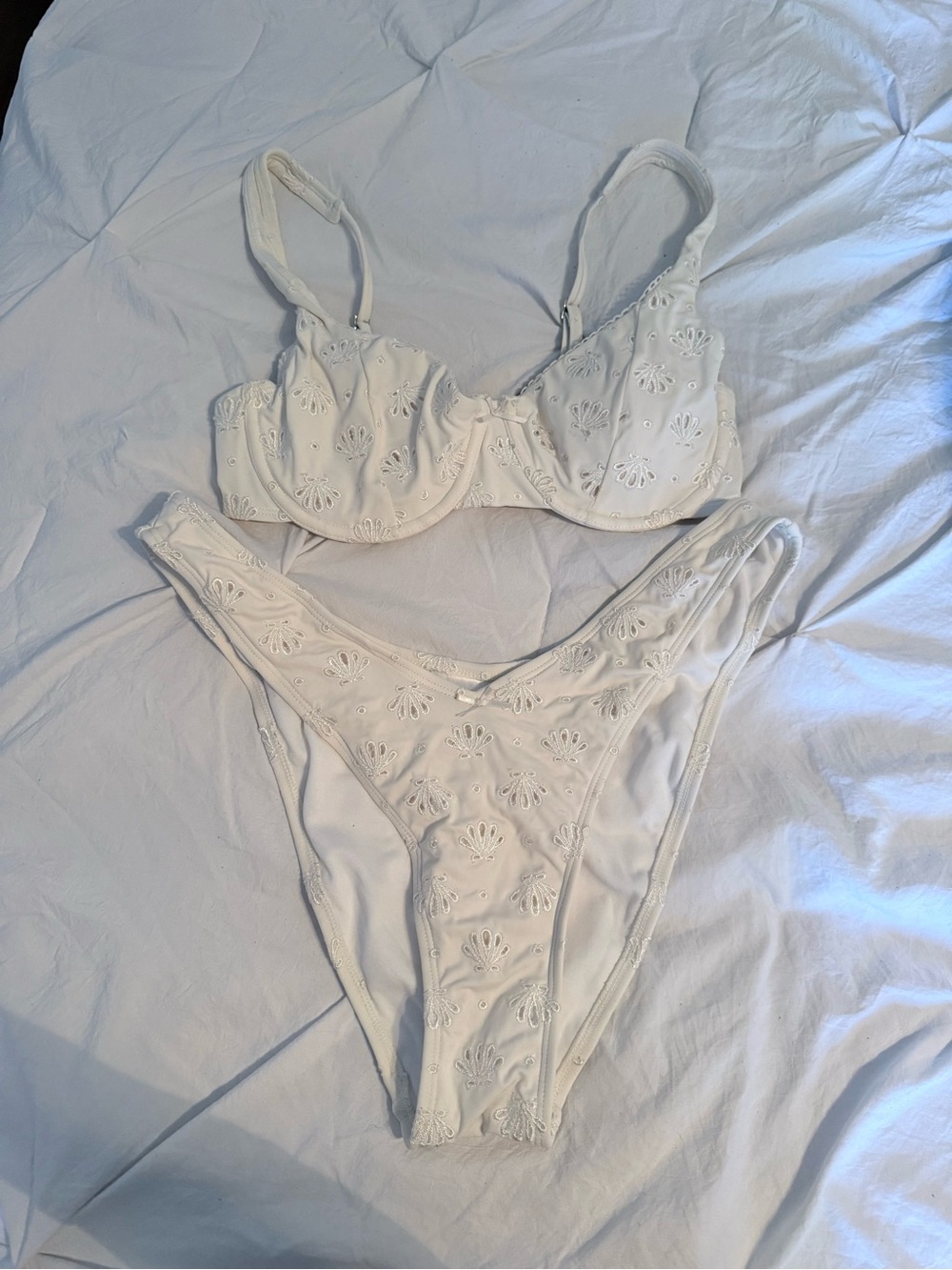 Target White Eyelet Underwire Bikini Set M top, L bottom🤍
